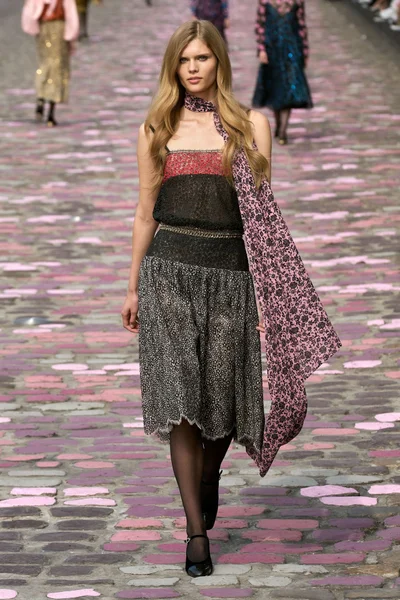 Look 27